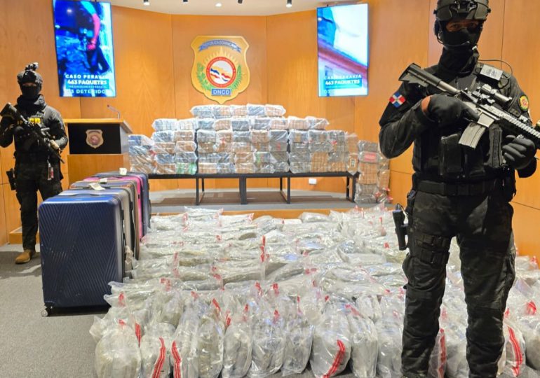 Intervienen 11 maletas cargadas de presunta marihuana y arrestan siete extranjeros en el aeropuerto de La Romana