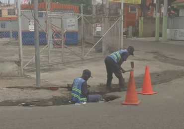 Ayuntamiento San Cristóbal realizan limpieza imbornales y cuneteos para evitar inundaciones repentinas