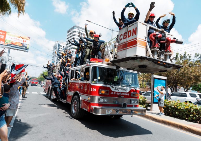 Cuerpo de Bomberos del DN celebra su 97 aniversario con graduación, misa y desfile de camiones