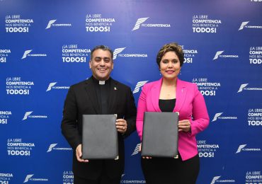 Pro-Competencia firma acuerdo con la UCNE para formar futuros expertos en competencia