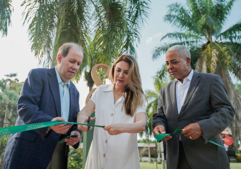 INICIA y la Alcaldía del DN inauguran exhibición fotográfica del libro "Pétalos y Colores" en el Jardín Botánico Nacional