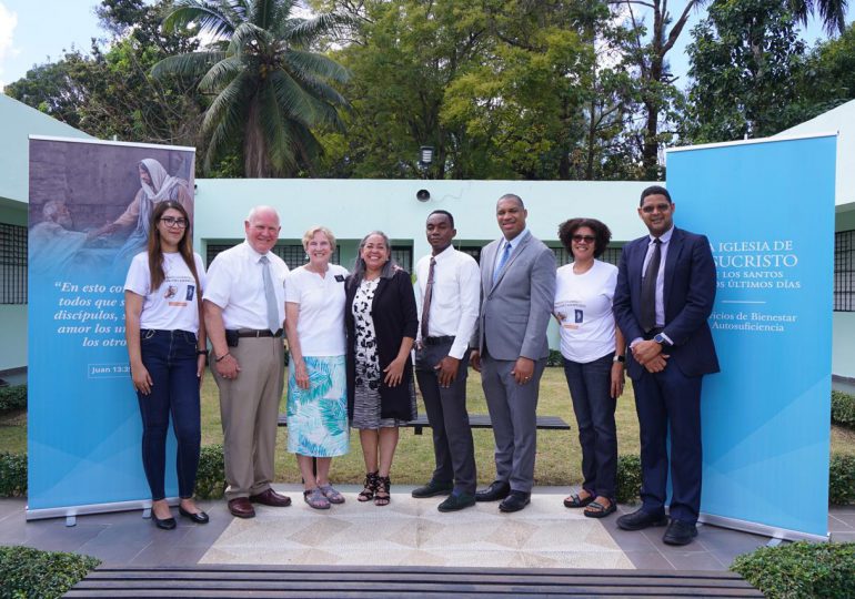 La Iglesia de Jesucristo entrega materiales pedagógicos y otros equipos a Fundación Albergue de SDN