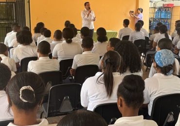 Diputado Charlie Mariotti Jr. visita centros educativos en un esfuerzo por acercar la Cámara de Diputados a la Comunidad