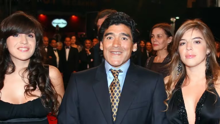 Las hijas de Maradona no podrán asistir al juicio hasta que sean llamadas a declarar