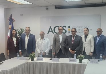 Modesto Guzmán se reúne con directivos de la ACIS en Santiago