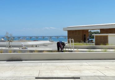 Video | Malecón de Samaná aún sin entregar y un reloj que nunca funcionó