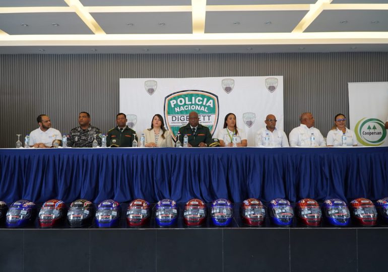 DIGESETT lleva su programa "Un Casco Para Salvar Tu Vida" al municipio de Sánchez