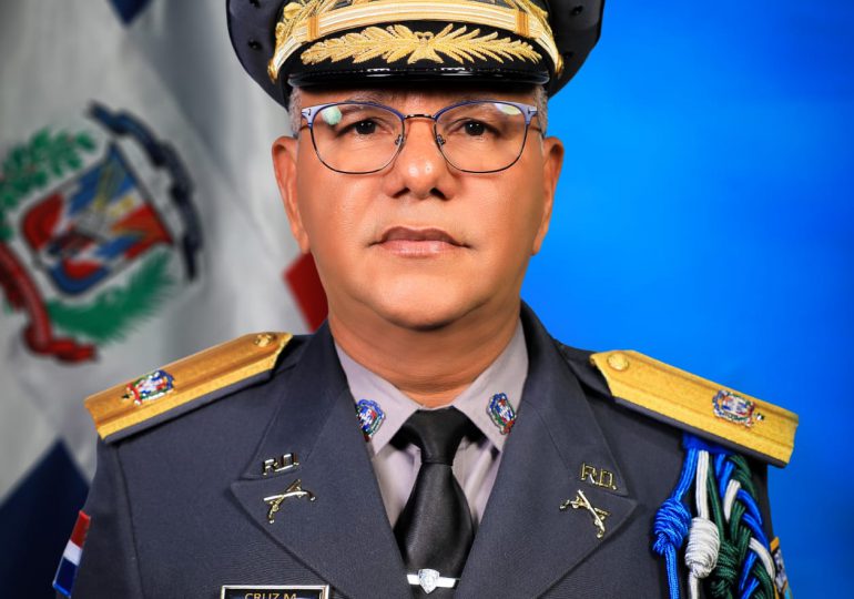 Presidente Abinader designa al general Pascual Cruz Méndez como director general de DIGESETT