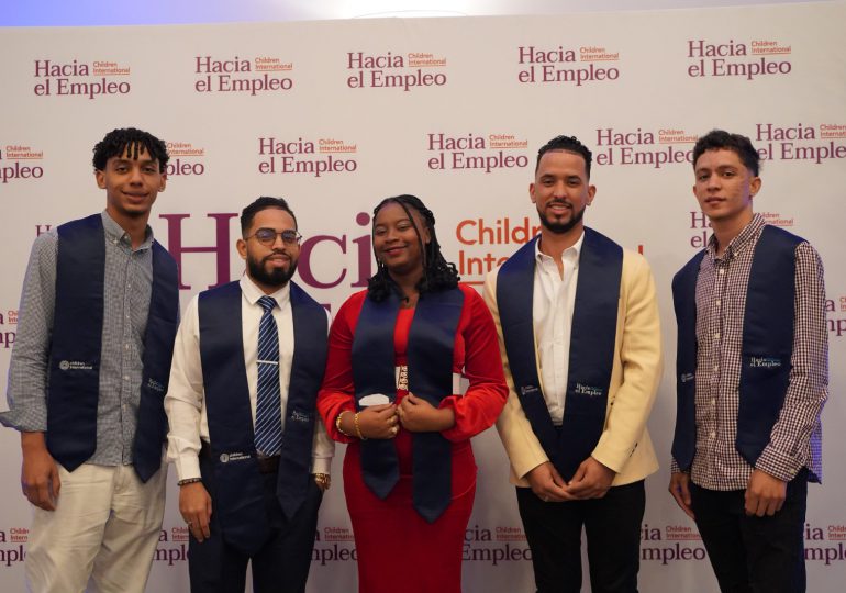 Children International RD gradúa jóvenes del programa Hacia el Empleo