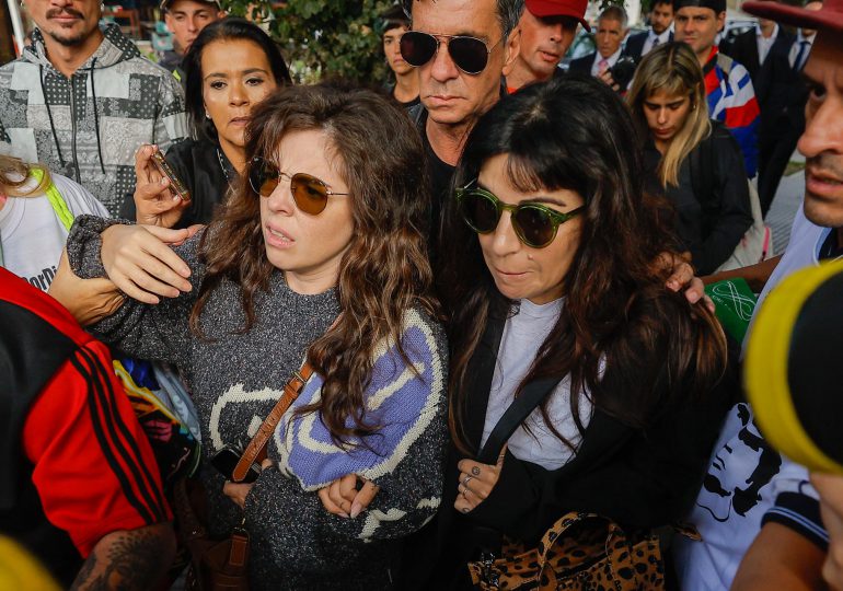 Las hijas de Maradona no podrán asistir al juicio hasta que sean llamadas a declarar