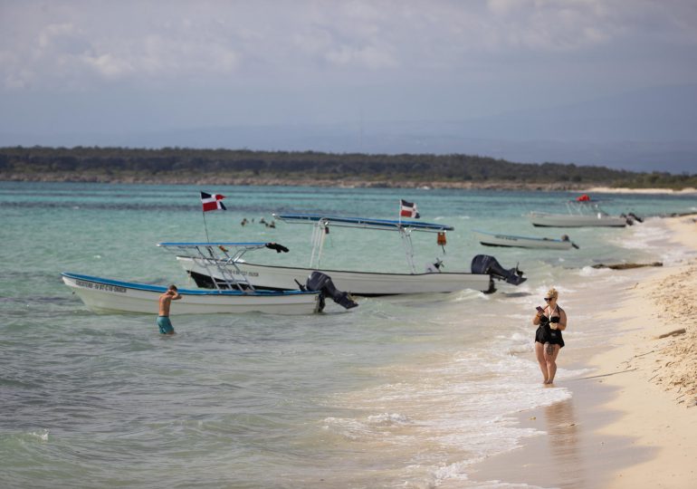 RD apuesta por turismo y tierras raras para el desarrollo de regiones deprimidas