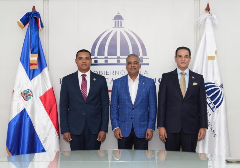 Joel Santos juramenta a los nuevos viceministros de Energía y Energía Nuclear
