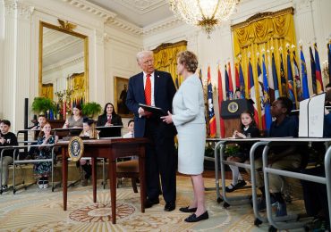 Trump firma una orden para desmantelar casi por completo el Departamento de Educación