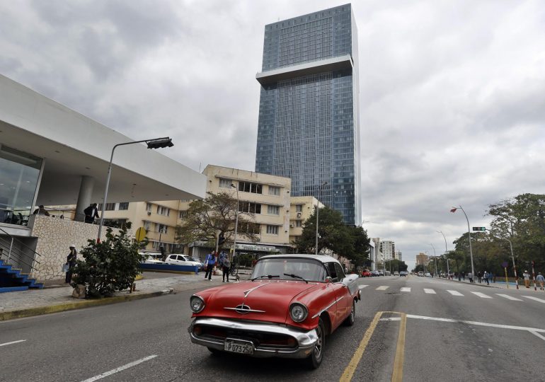 El polémico hotel más alto de Cuba es inaugurado entre críticas y con hermetismo