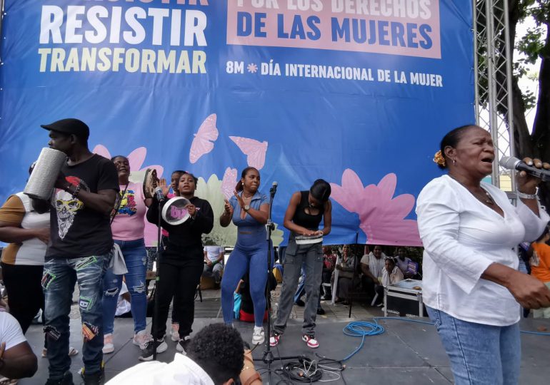 Organizaciones denuncian censura y represión policial durante acto del 8 de marzo en frente del Parque Independencia