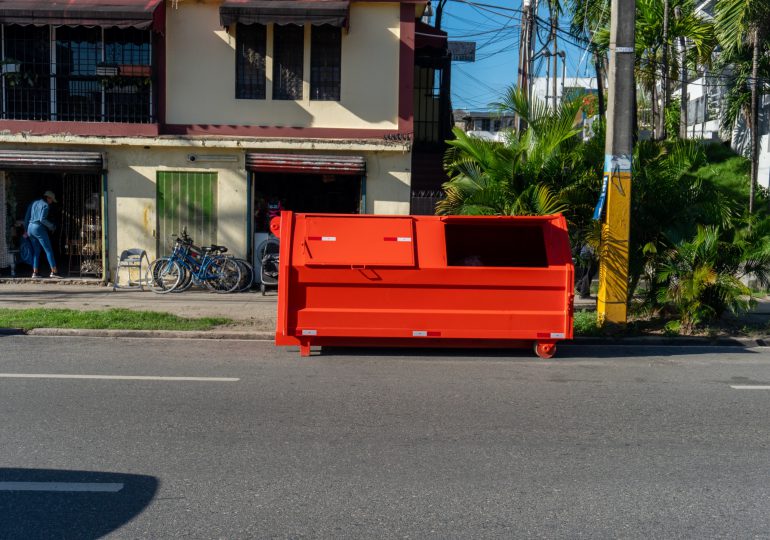 Alcaldía de Santo Domingo Este moderniza recolección de basura con 200 nuevos contenedores