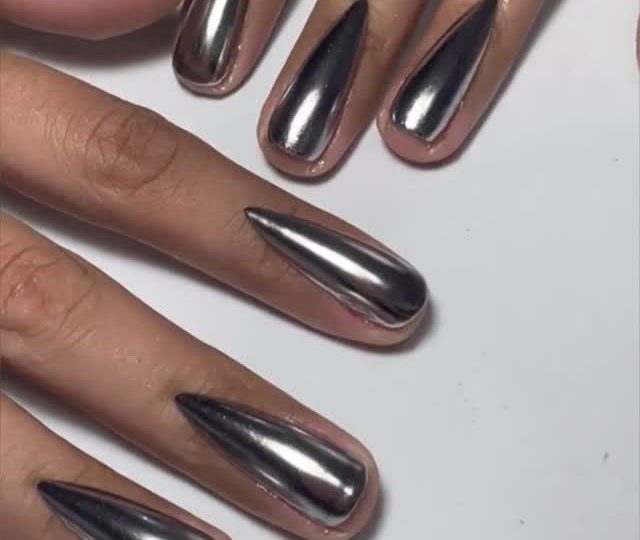 Las "Reverse Nails": La polémica tendencia que desafía lo convencional en manicura