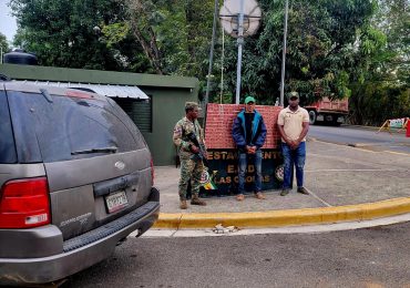 Arrestan a dos hombres contrabandeando cigarrillos en Santiago Rodríguez y Dajabón