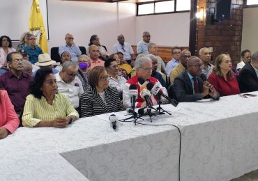 Médicos pensionados solicitan al presidente Abinader reajuste salarial