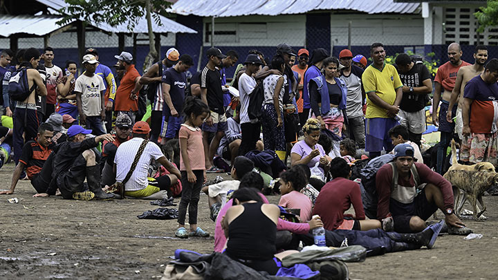 "No somos animales": migrantes rechazan encierro en albergues de Costa Rica y Panamá