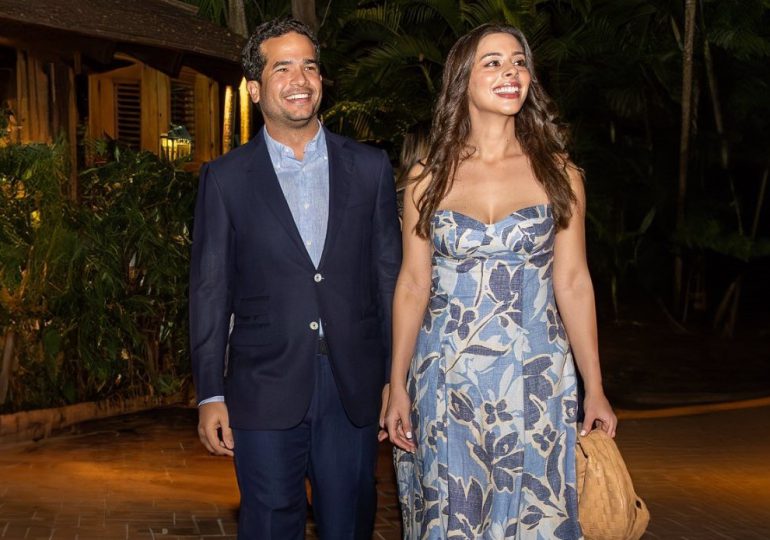 Omar Fernández aparece en evento público con su novia