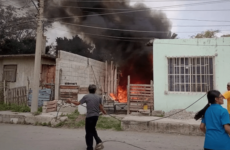 Video: Incendio afecta vivienda en Barrio Las Flores de Constanza