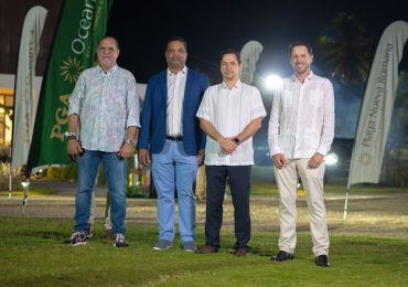 Golfistas del Tour de Campeones conocen el nuevo campo de golf iluminado de Playa Nueva Romana