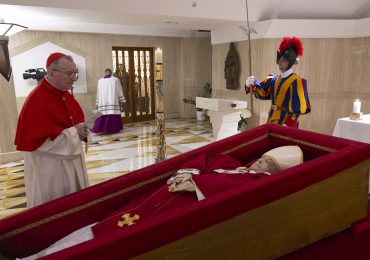 Del traslado del féretro al funeral, tres días para despedirse del papa Francisco