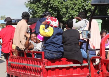 Cientos de haitianos salen de la RD por medidas migratorias dispuestas por el presidente Luis Abinader