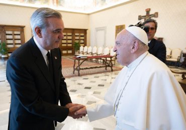 Presidente Abinader expresa pesar por fallecimiento del Papa Francisco