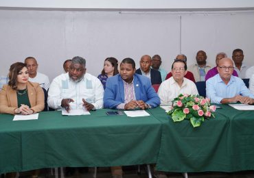 Fuerza del Pueblo acusa al alcalde Francisco Peña de violar leyes y normas administrativas sin consecuencias