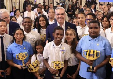 Estudiantes dominicanos de centros públicos conquistan competencia educativa STEAM en Alemania