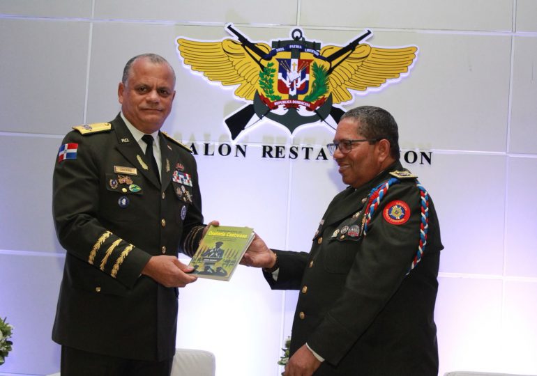 COOPINFA auspicia el libro Fundamentos de Oratoria Castrense del veterano locutor Justo Méndez