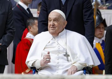 El papa delega en cardenales para ritos de Semana Santa y escribe el texto del Vía Crucis
