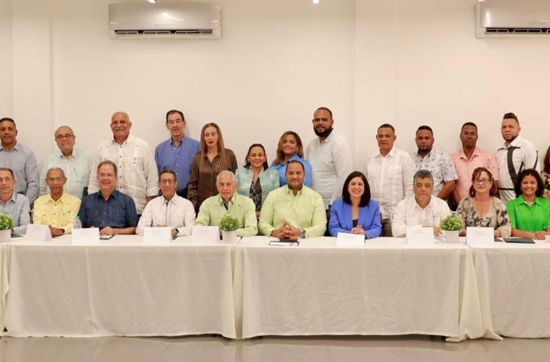Líderes del Cibao central firman declaración en Salcedo para impulsar el desarrollo regional