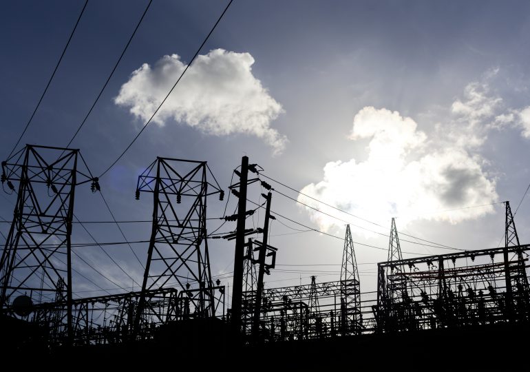 Un 60 % de Puerto Rico recupera el servicio eléctrico tras el apagón general