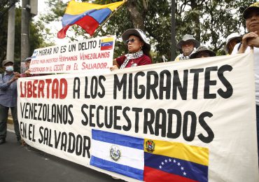 Dos cortes bloquean la expulsión a El Salvador de migrantes venezolanos detenidos en EEUU