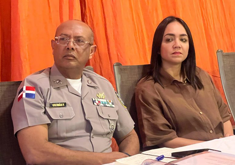Ministra de Interior y Policía y el director general se reunieron con autoridades y empresarios de la provincia Samaná