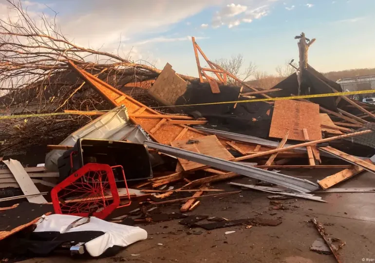 Imágenes impactantes muestran los estragos tras el paso de tornados en el sur de EE. UU.