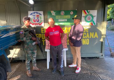 Ejército decomisa contrabando de cigarrillos oculto en compartimentos de un camión en San Juan de la Maguana