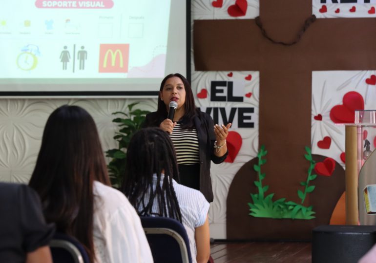 Diversikids imparten taller de autismo para padres y docente en SDN