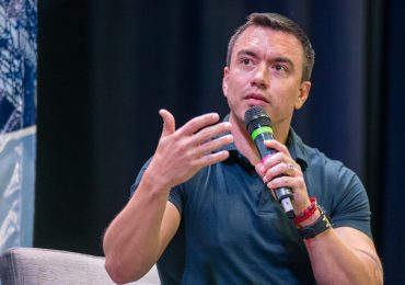 Noboa prohíbe el uso de recursos públicos para financiar "milicias urbanas" en Ecuador