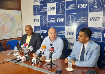 Pelegrín Castillo pide a Faride Raful prohibir marcha de haitianos hacia el Altar de la Patria el próximo domingo
