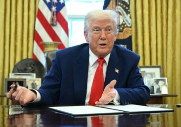 Trump "pausa" 90 días sus aranceles "recíprocos" para todos excepto China