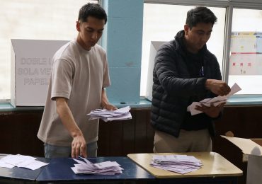Cierran los centros de votación de las presidenciales en Ecuador y comienza el escrutinio