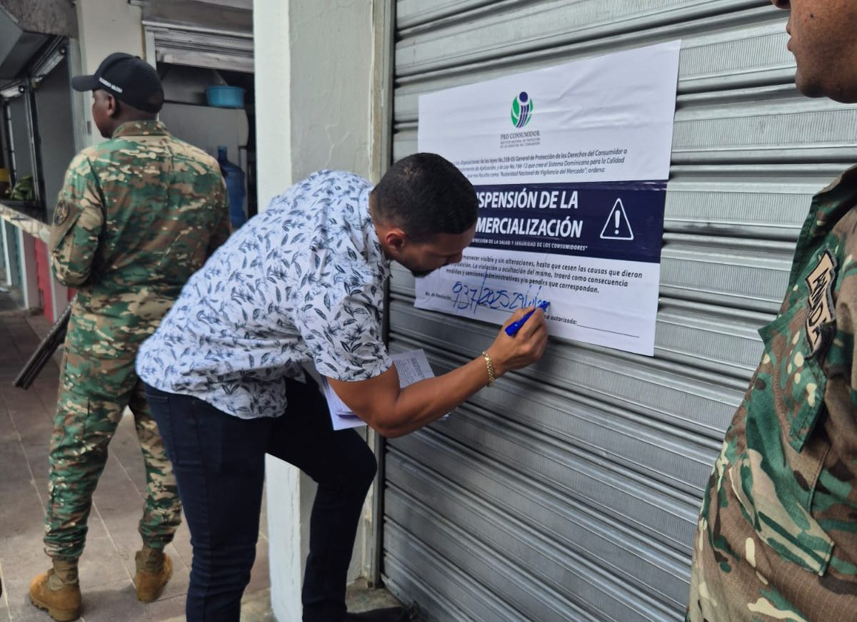 Pro Consumidor clausura negocios en Boca Chica por no mostrar los precios de sus productos