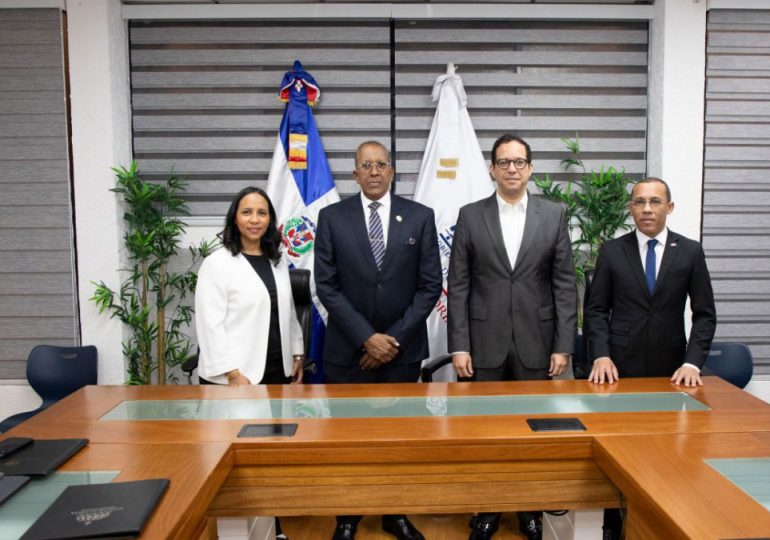 Comisión ejecutiva de Burocracia Cero y la Contraloría coordinan esfuerzos para impulsar transformación digital del Estado