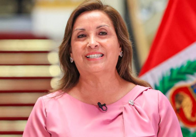 Congreso de Perú no permite a la presidenta ir al funeral del papa