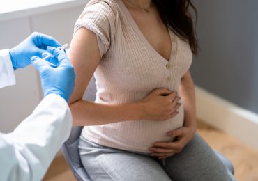 Vacunación materna: una herramienta de protección para la salud de las madres y sus recién nacidos