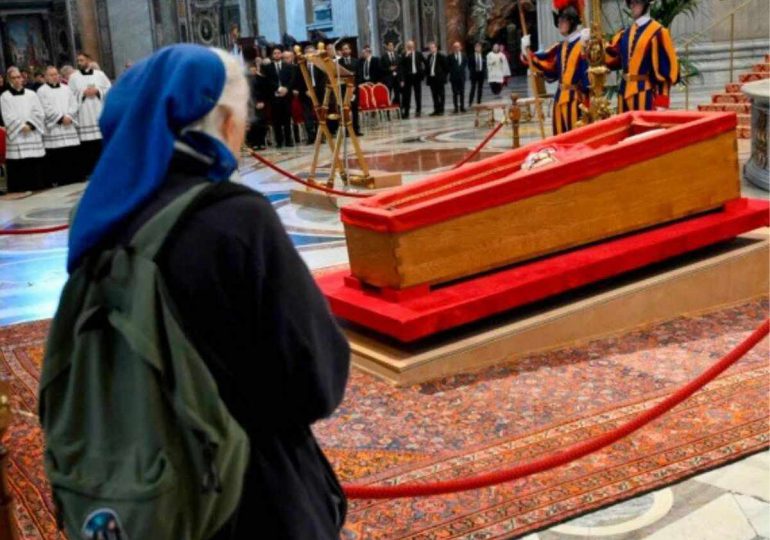 Sor Geneviève, la monja amiga del papa Francisco que rompió el protocolo